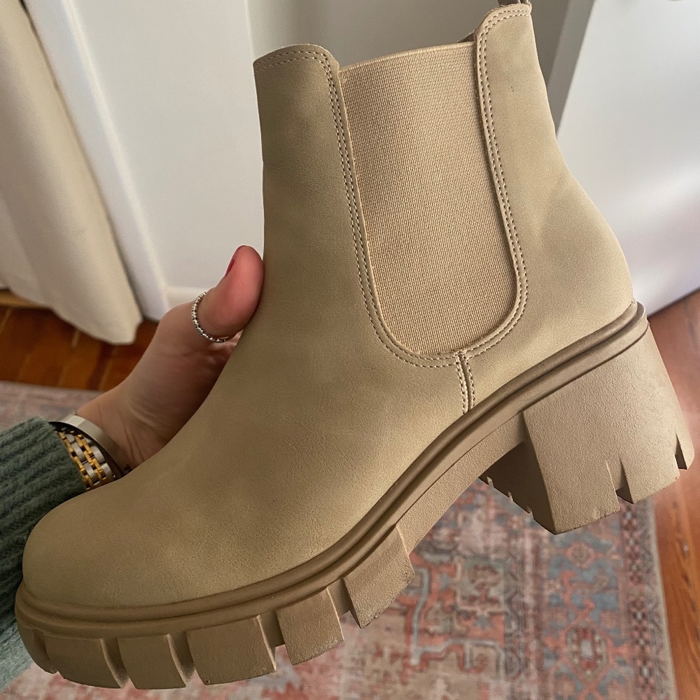 Steve Madden Tan Chelsea Boots